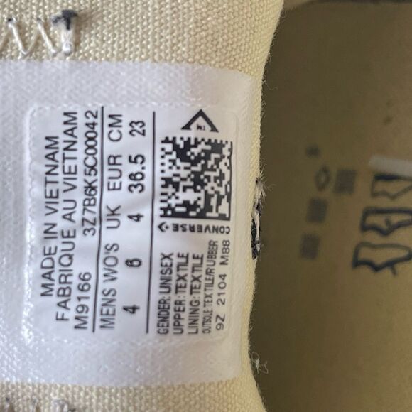 Converse Chuck Taylor All-Star black low lace up sneakers, size 6 - Picture 7 of 8